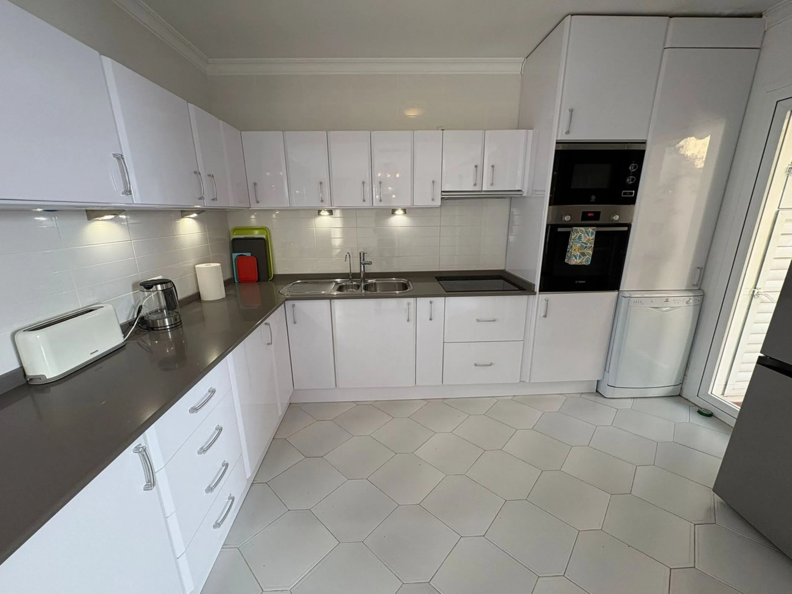 House - Semi-Detached House в продаже в Mijas, Málaga. В доме 3 спален и 3 ванных комнат. Площадь дома 148 м². Площадь участка 215 м²
