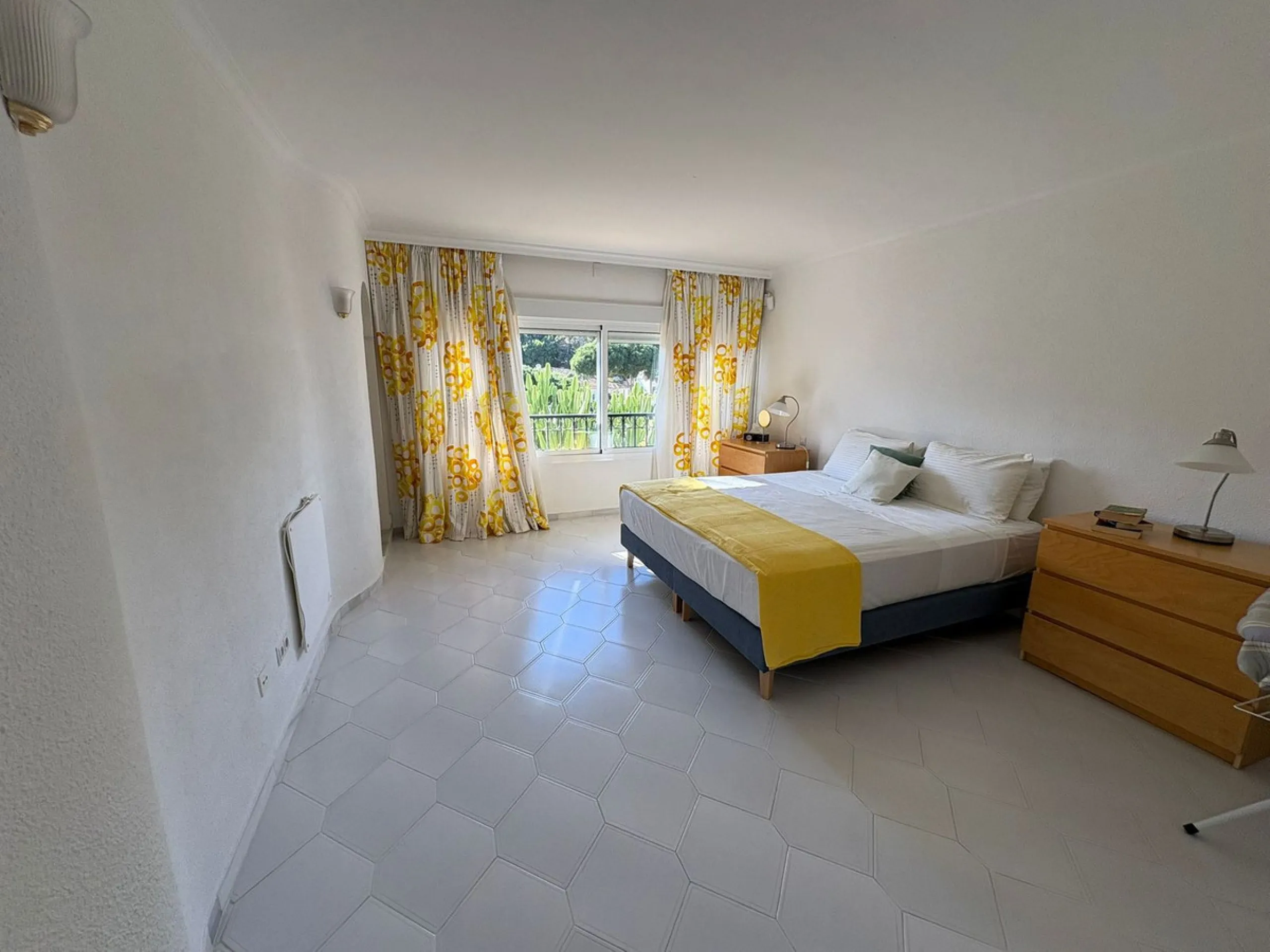 House - Semi-Detached House в продаже в Mijas, Málaga. В доме 3 спален и 3 ванных комнат. Площадь дома 148 м². Площадь участка 215 м²