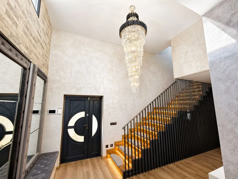 This exquisite villa in Buenas Noches is a true gem, offering a perfect blend of elegance, comfort, and breathtaking views. Situated on a generous plot of 600 square meters, with 260 square meters of built space and a sprawling terrace spanning 100 square