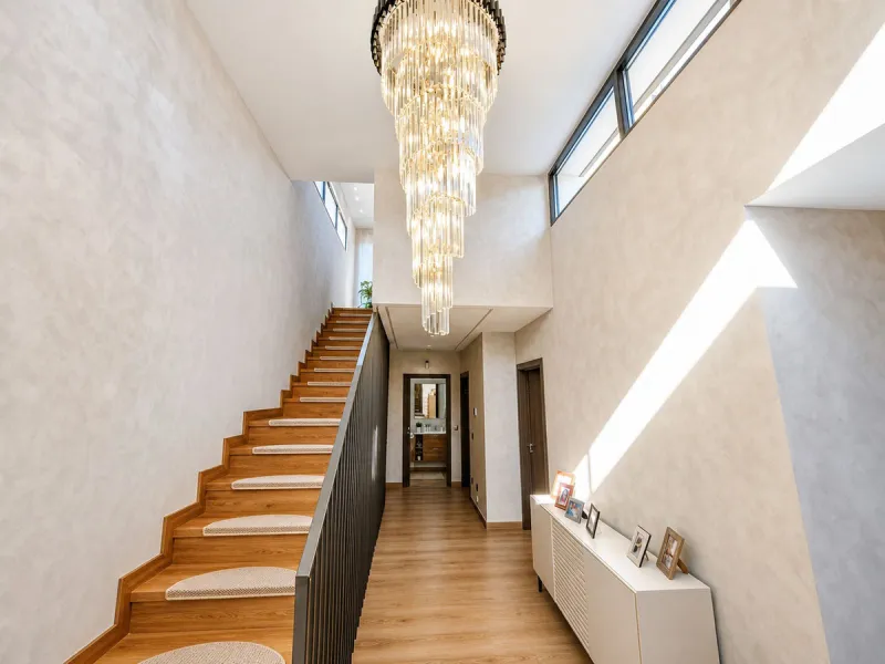 This exquisite villa in Buenas Noches is a true gem, offering a perfect blend of elegance, comfort, and breathtaking views. Situated on a generous plot of 600 square meters, with 260 square meters of built space and a sprawling terrace spanning 100 square