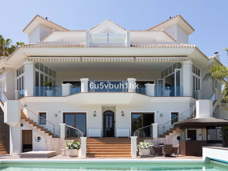 Nestled on a spacious 3,920 square meter plot, this generational Estate boasts a total built area of 842 square meters, spread across four floors with an elevator, located in one of Marbella's prime urbanizations. Surrounded by the lush nature of Las Chap
