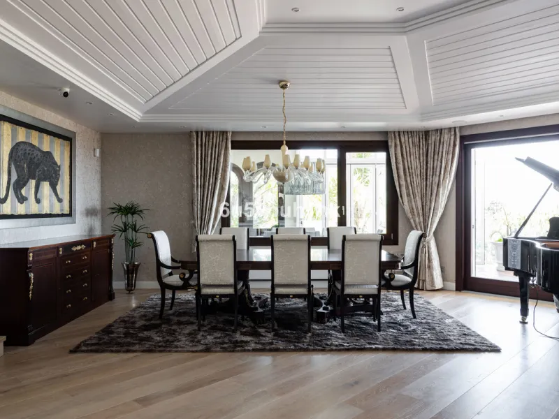 Nestled on a spacious 3,920 square meter plot, this generational Estate boasts a total built area of 842 square meters, spread across four floors with an elevator, located in one of Marbella's prime urbanizations. Surrounded by the lush nature of Las Chap