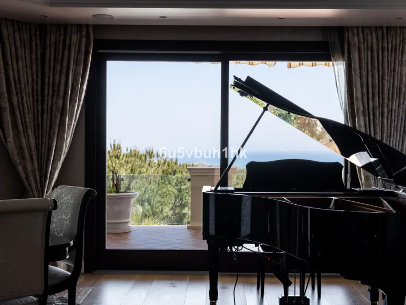Nestled on a spacious 3,920 square meter plot, this generational Estate boasts a total built area of 842 square meters, spread across four floors with an elevator, located in one of Marbella's prime urbanizations. Surrounded by the lush nature of Las Chap