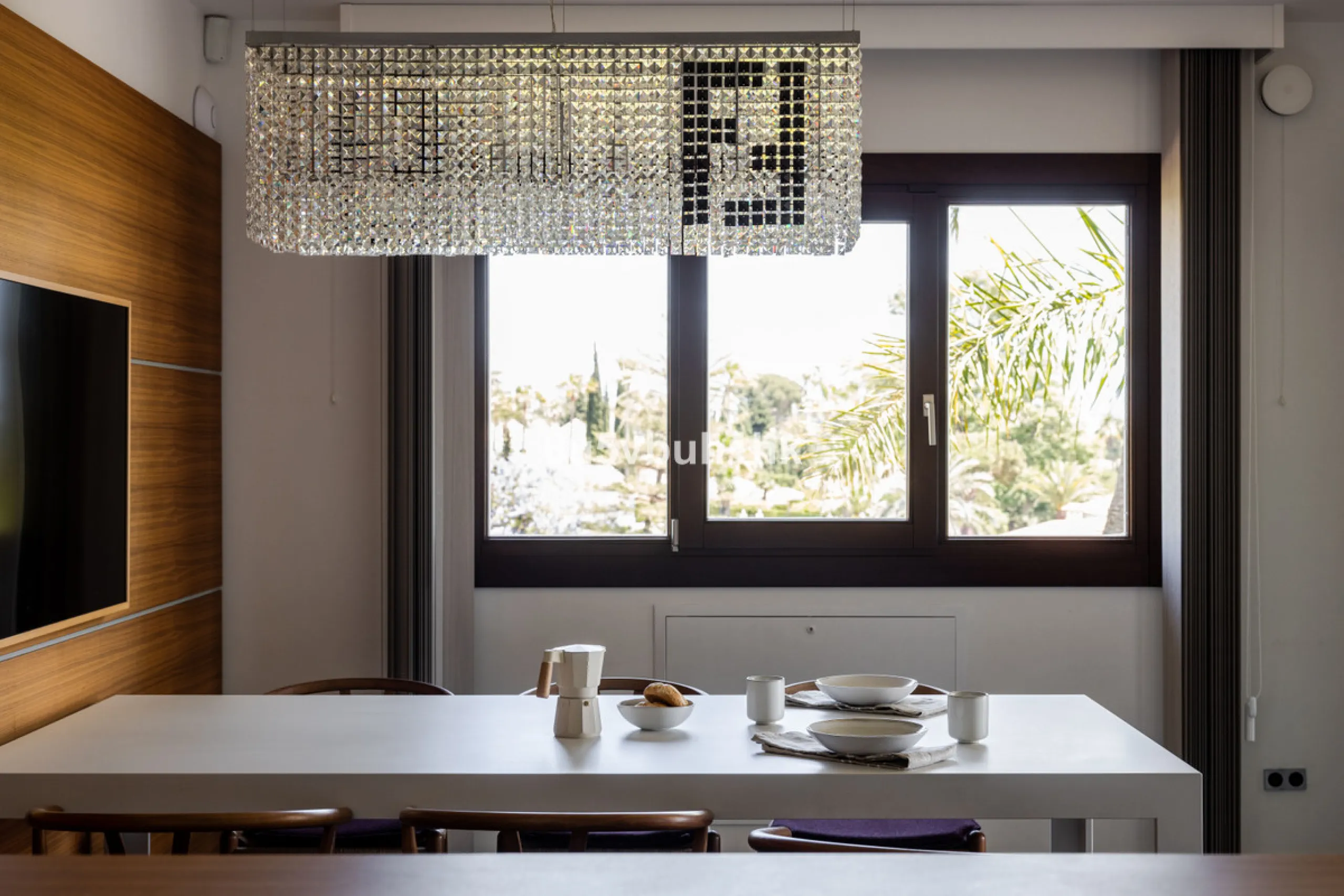 Nestled on a spacious 3,920 square meter plot, this generational Estate boasts a total built area of 842 square meters, spread across four floors with an elevator, located in one of Marbella's prime urbanizations. Surrounded by the lush nature of Las Chap