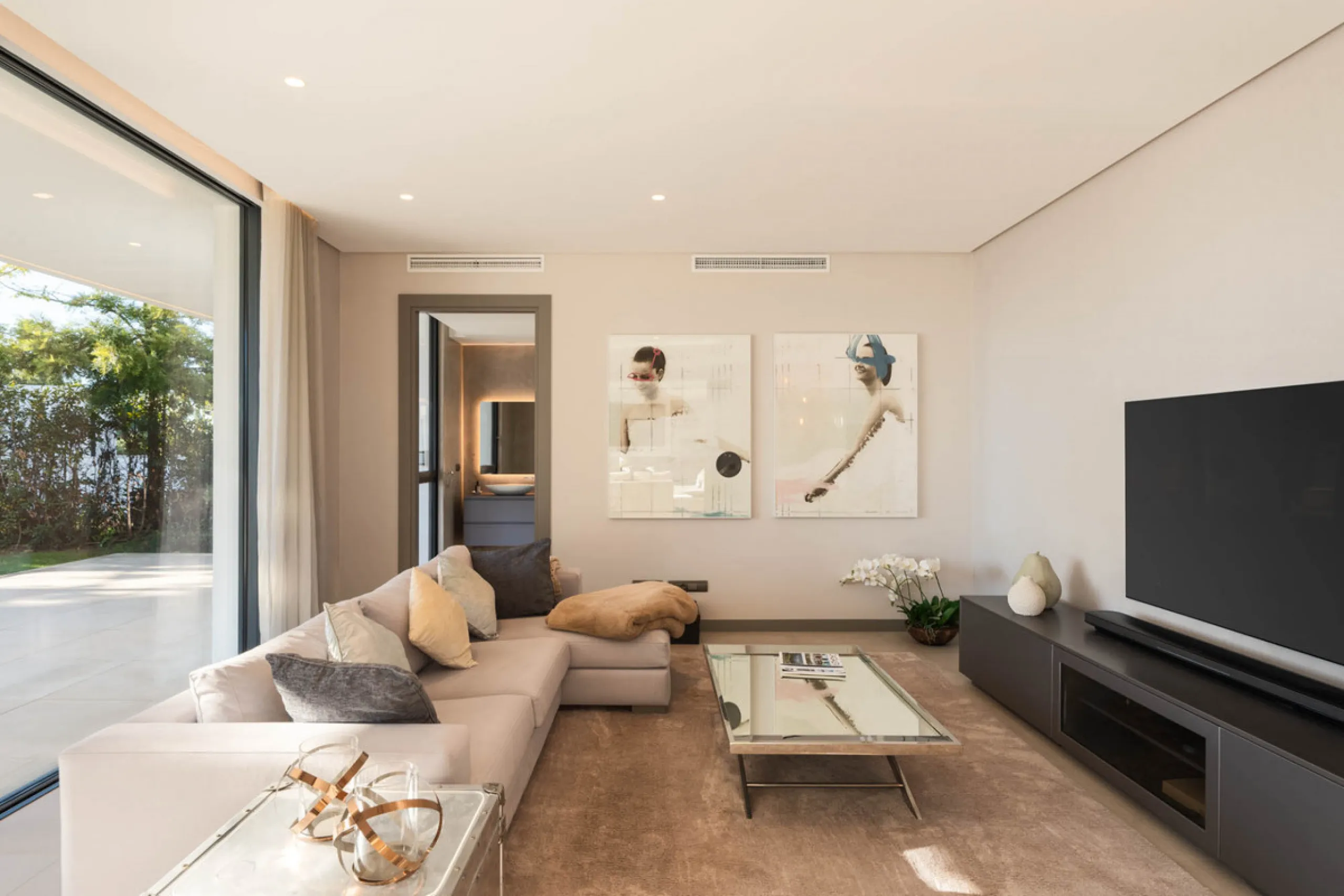 Designed by a distinguished architect, this villa is spread over two levels with an impressive built area. It features five luxurious bedrooms, each with its ensuite bathroom, an additional guest toilet, and a guest apartment that matches the main villa's