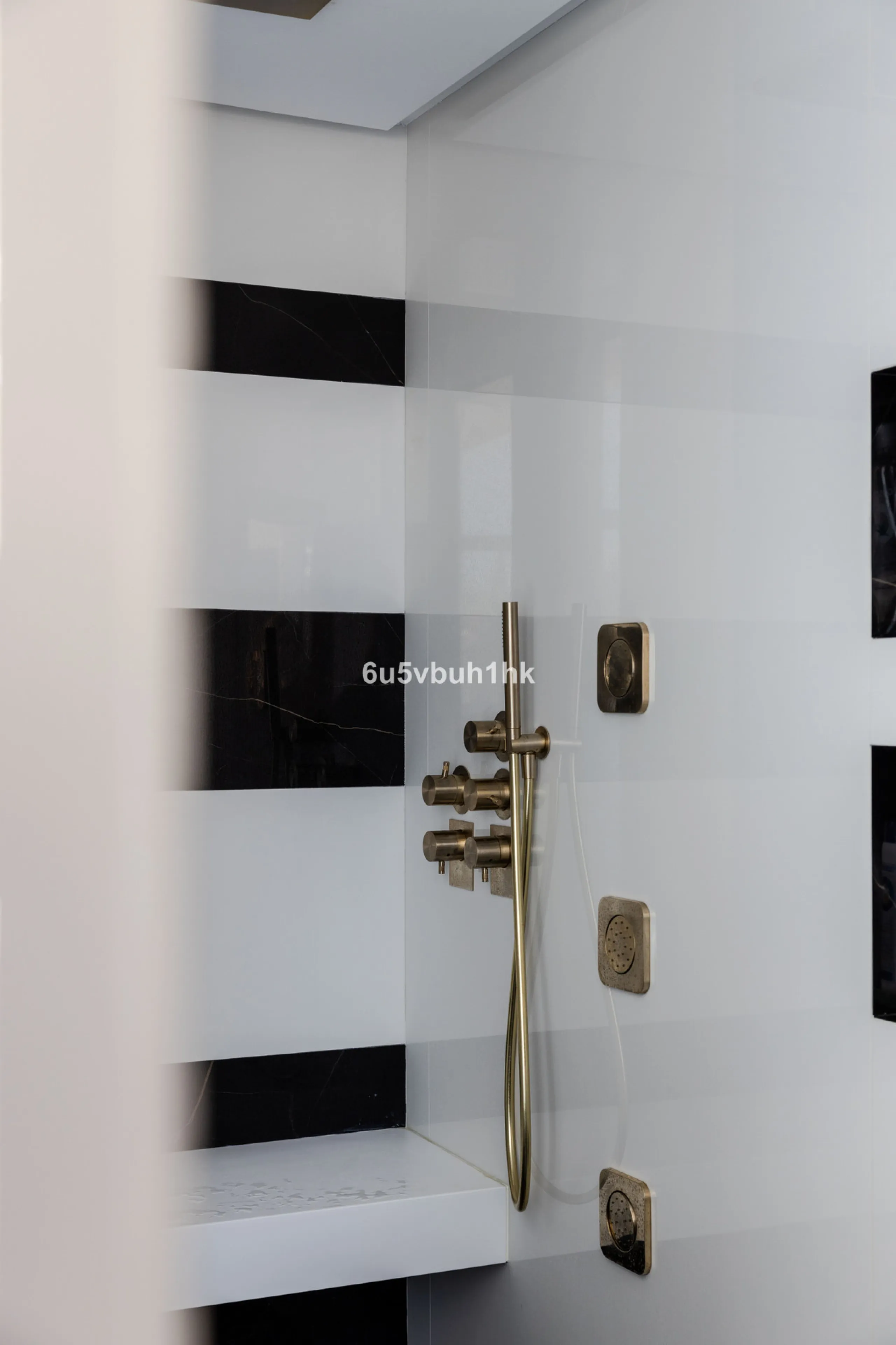 Nestled on a spacious 3,920 square meter plot, this generational Estate boasts a total built area of 842 square meters, spread across four floors with an elevator, located in one of Marbella's prime urbanizations. Surrounded by the lush nature of Las Chap