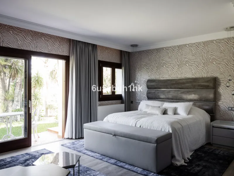 Nestled on a spacious 3,920 square meter plot, this generational Estate boasts a total built area of 842 square meters, spread across four floors with an elevator, located in one of Marbella's prime urbanizations. Surrounded by the lush nature of Las Chap