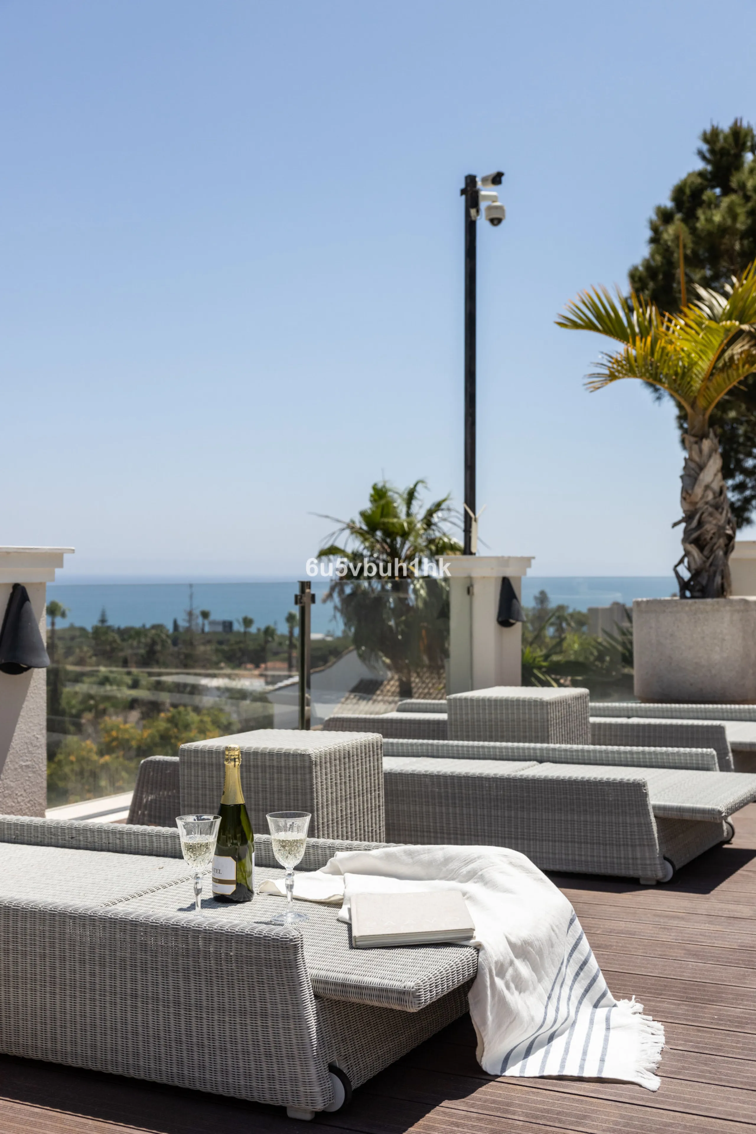 Nestled on a spacious 3,920 square meter plot, this generational Estate boasts a total built area of 842 square meters, spread across four floors with an elevator, located in one of Marbella's prime urbanizations. Surrounded by the lush nature of Las Chap