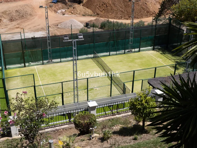 Nestled on a spacious 3,920 square meter plot, this generational Estate boasts a total built area of 842 square meters, spread across four floors with an elevator, located in one of Marbella's prime urbanizations. Surrounded by the lush nature of Las Chap