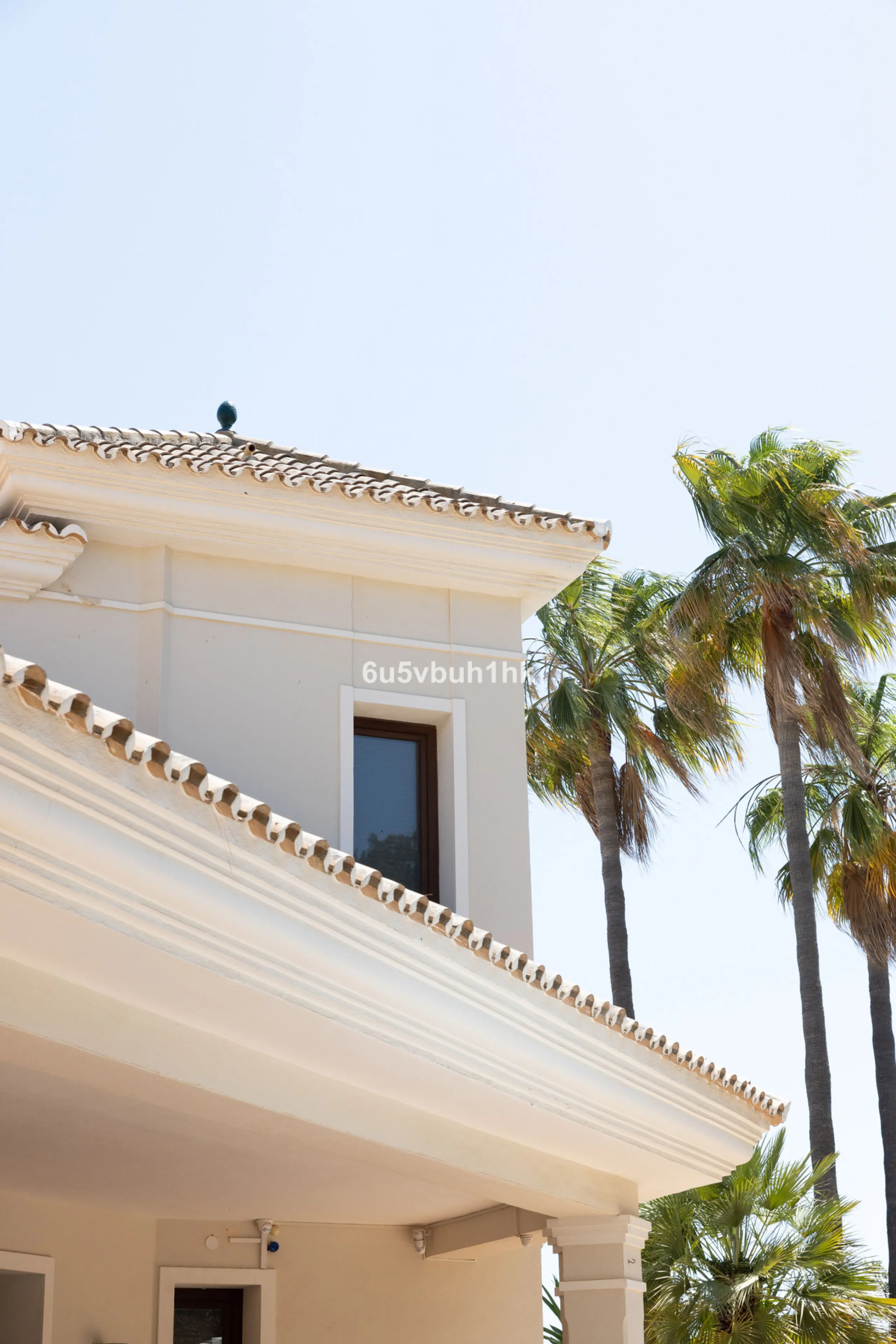 Nestled on a spacious 3,920 square meter plot, this generational Estate boasts a total built area of 842 square meters, spread across four floors with an elevator, located in one of Marbella's prime urbanizations. Surrounded by the lush nature of Las Chap