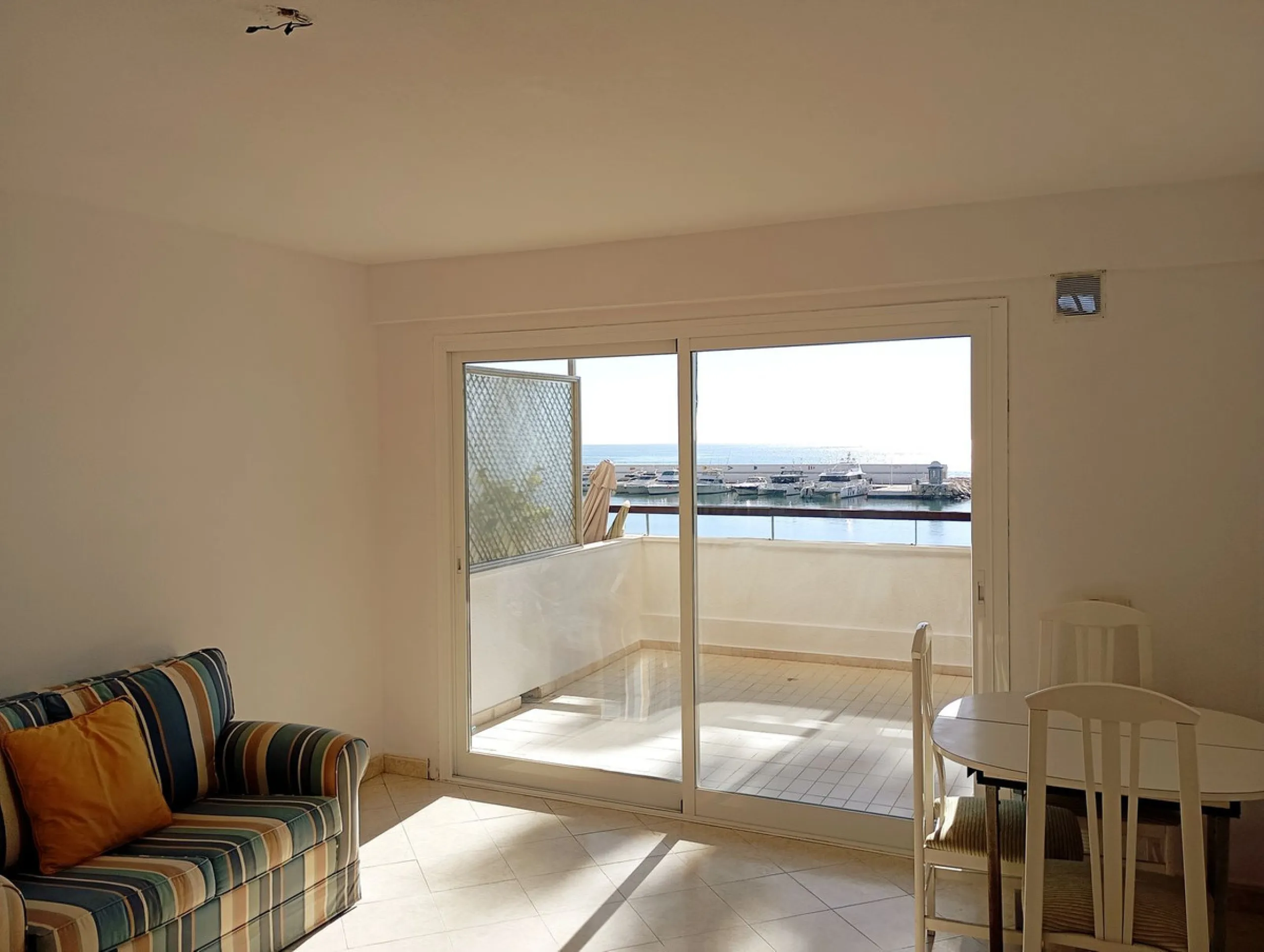 This apartment is located in one of the most sought after areas in Marbella, a few meters from the sea and with shops bars and resturants within meters of the building a superb holiday home / investment, Must be seen!