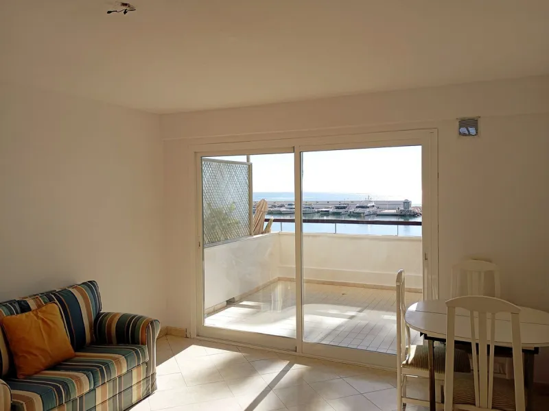 This apartment is located in one of the most sought after areas in Marbella, a few meters from the sea and with shops bars and resturants within meters of the building a superb holiday home / investment, Must be seen!