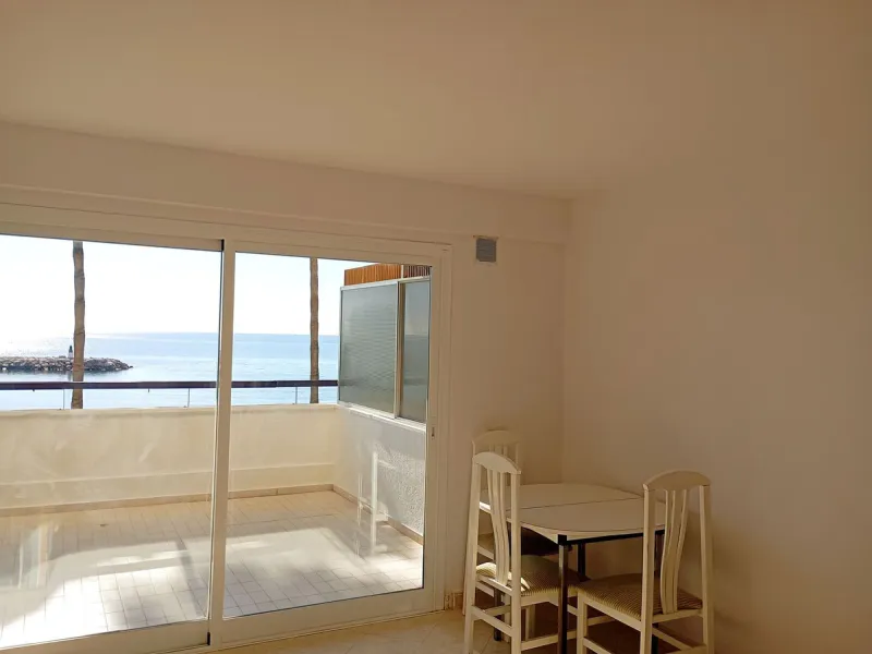 This apartment is located in one of the most sought after areas in Marbella, a few meters from the sea and with shops bars and resturants within meters of the building a superb holiday home / investment, Must be seen!