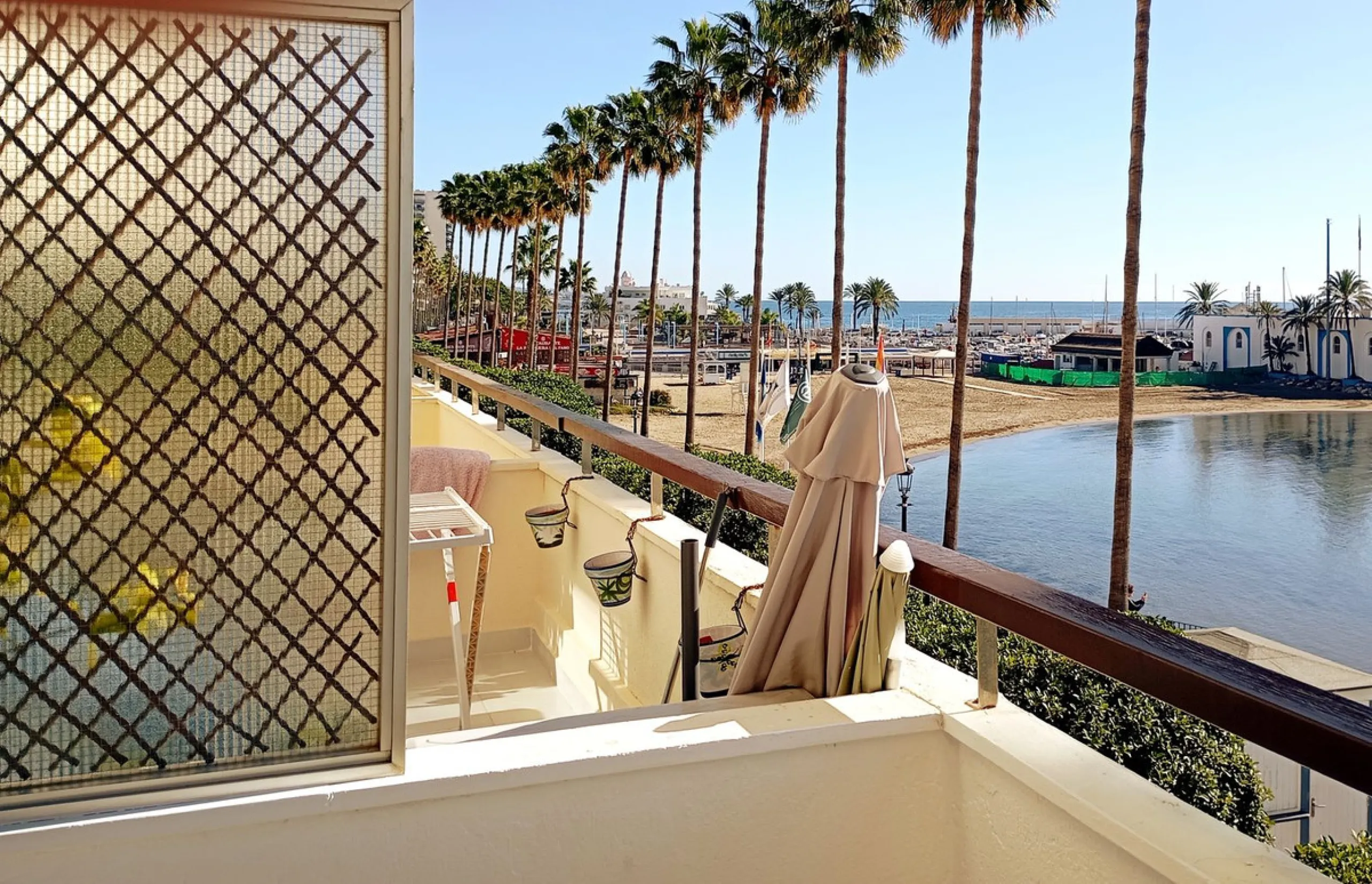 This apartment is located in one of the most sought after areas in Marbella, a few meters from the sea and with shops bars and resturants within meters of the building a superb holiday home / investment, Must be seen!