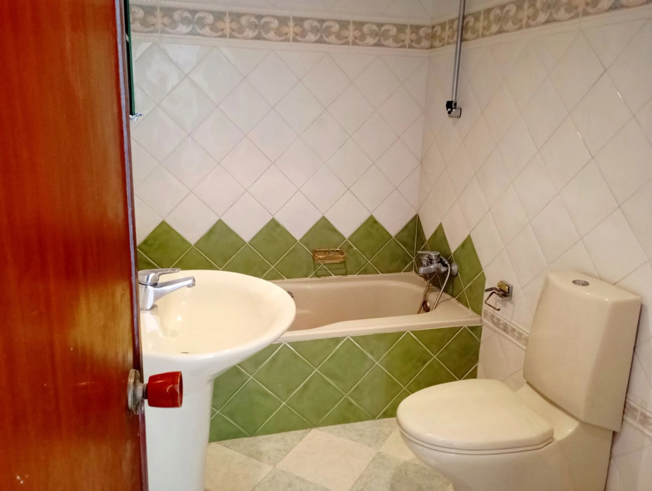 This apartment is located in one of the most sought after areas in Marbella, a few meters from the sea and with shops bars and resturants within meters of the building a superb holiday home / investment, Must be seen!