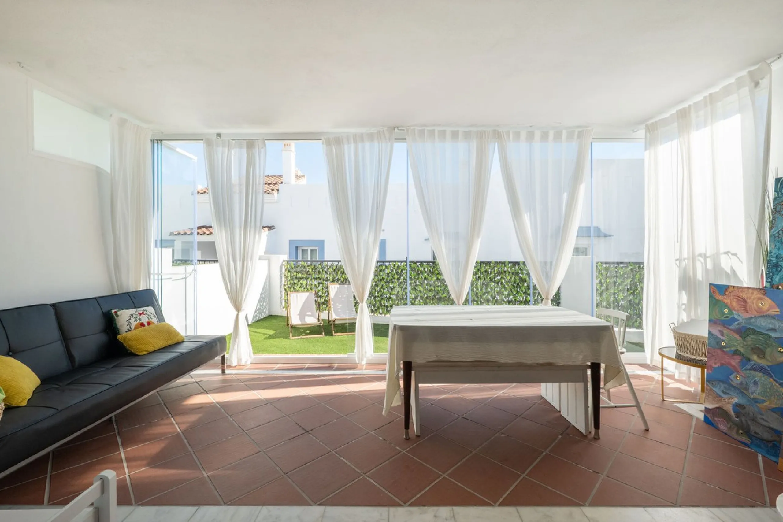 Beautiful raised ground-floor apartment located in the exclusive gated community of Paraíso Pueblo, renowned for its high-quality construction, security, and family-friendly atmosphere.