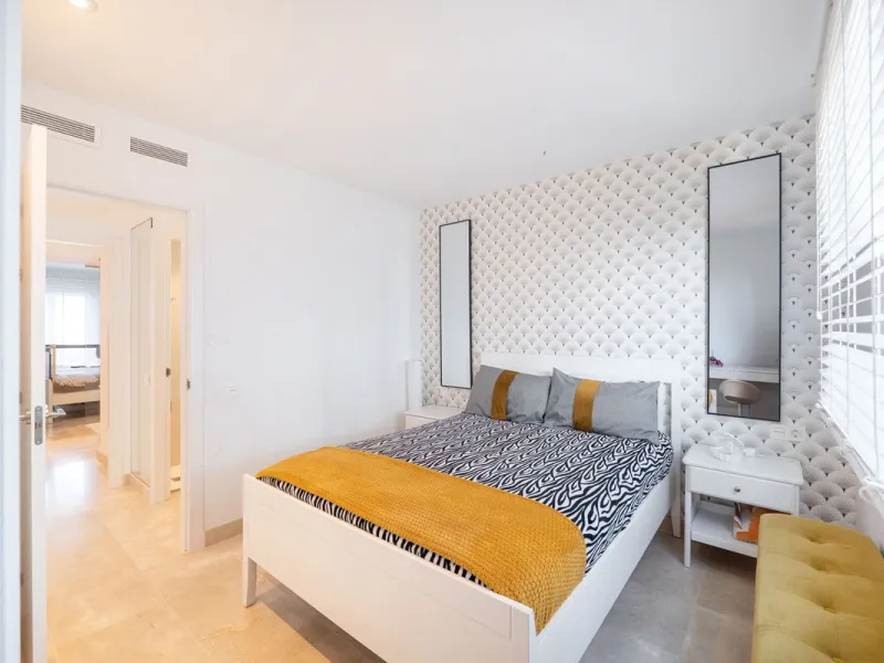 Beautiful raised ground-floor apartment located in the exclusive gated community of Paraíso Pueblo, renowned for its high-quality construction, security, and family-friendly atmosphere.