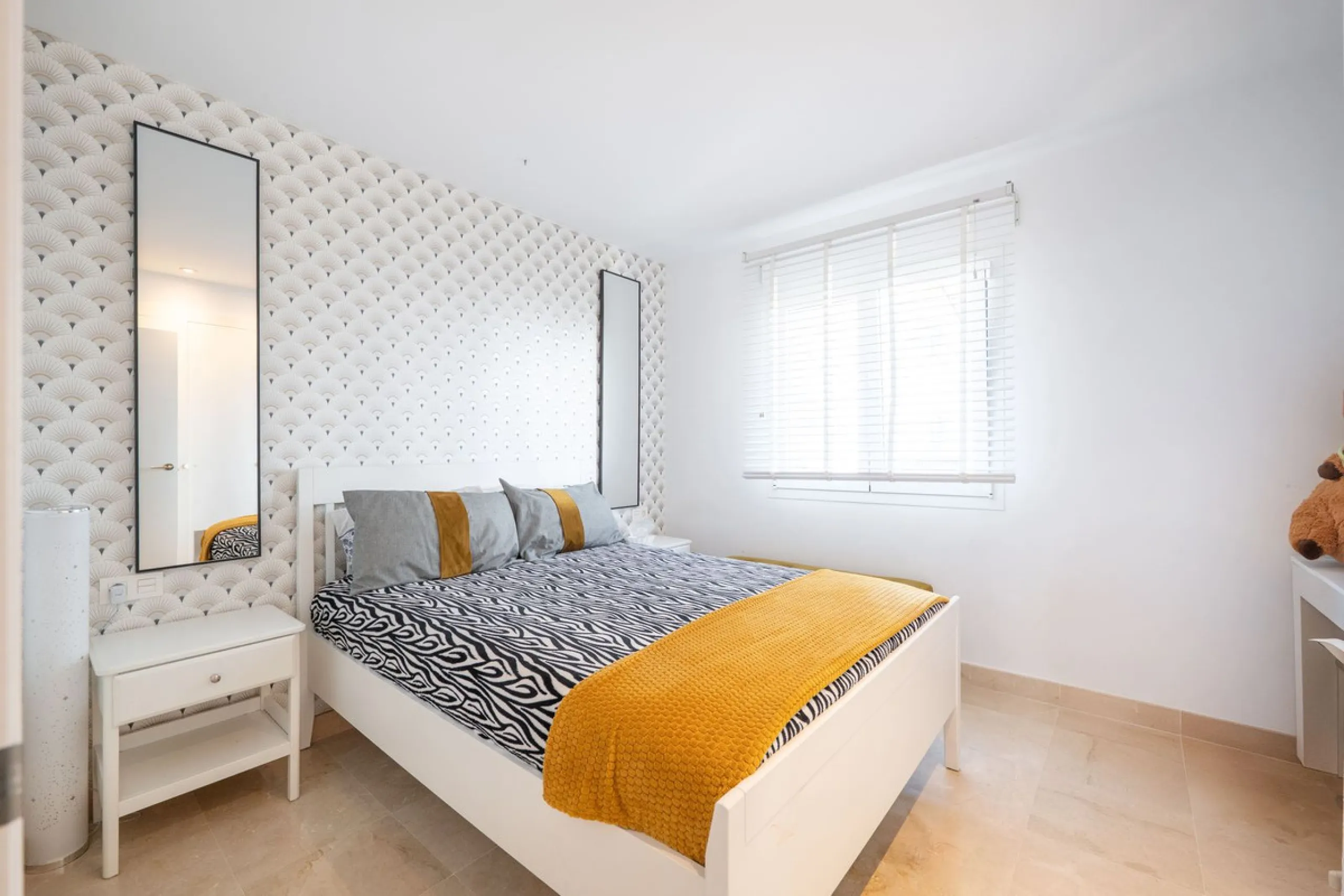 Beautiful raised ground-floor apartment located in the exclusive gated community of Paraíso Pueblo, renowned for its high-quality construction, security, and family-friendly atmosphere.