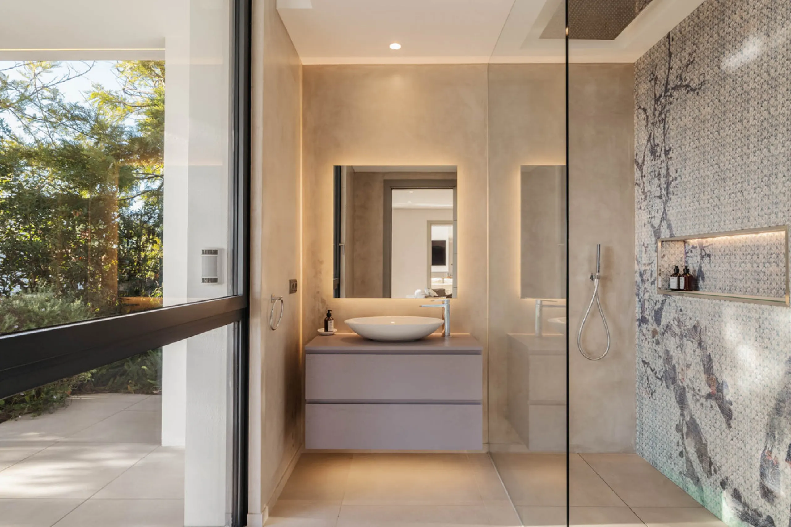 Designed by a distinguished architect, this villa is spread over two levels with an impressive built area. It features five luxurious bedrooms, each with its ensuite bathroom, an additional guest toilet, and a guest apartment that matches the main villa's