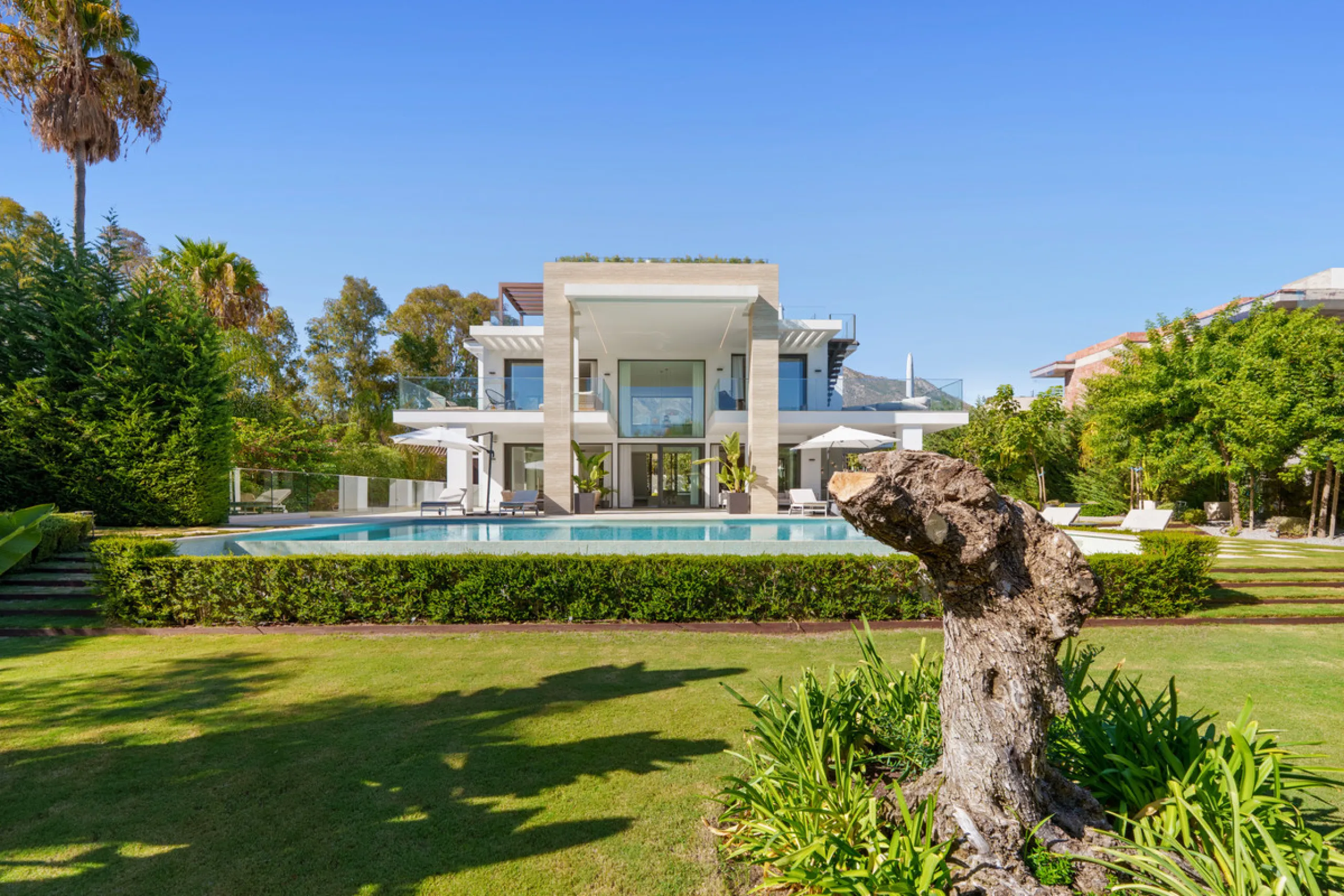 Nestled in the prestigious Altos de Puente Romano on Marbella's Golden Mile, Villa Romano is the epitome of modern Mediterranean luxury. This striking six-bedroom, six-bathroom residence blends sleek contemporary architecture with warm natural tones, crea