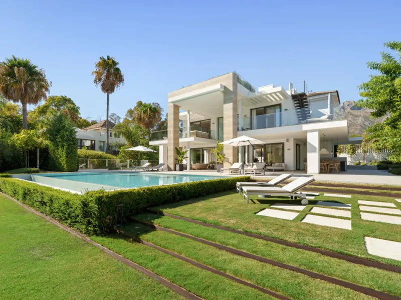 Nestled in the prestigious Altos de Puente Romano on Marbella's Golden Mile, Villa Romano is the epitome of modern Mediterranean luxury. This striking six-bedroom, six-bathroom residence blends sleek contemporary architecture with warm natural tones, crea