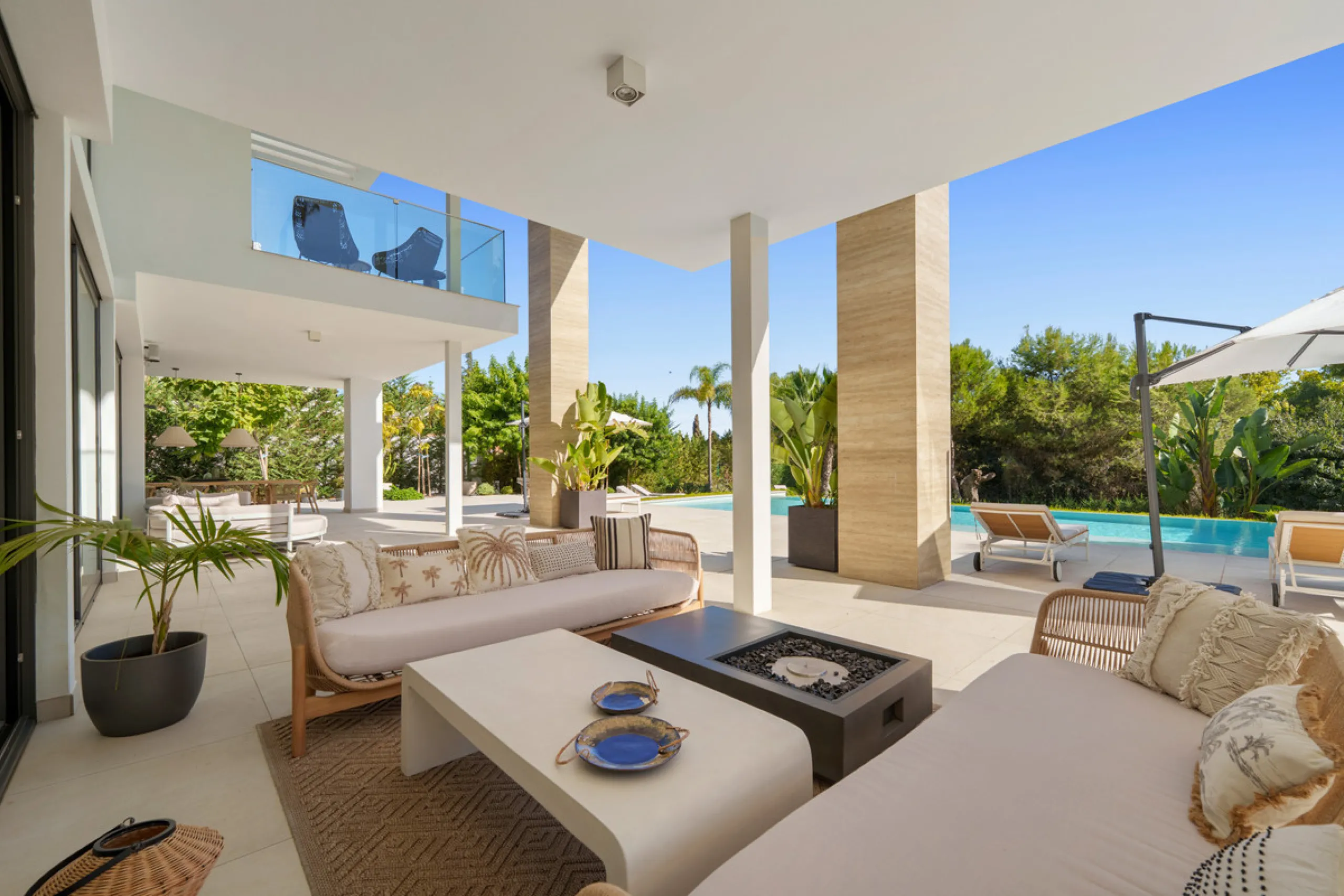 Nestled in the prestigious Altos de Puente Romano on Marbella's Golden Mile, Villa Romano is the epitome of modern Mediterranean luxury. This striking six-bedroom, six-bathroom residence blends sleek contemporary architecture with warm natural tones, crea