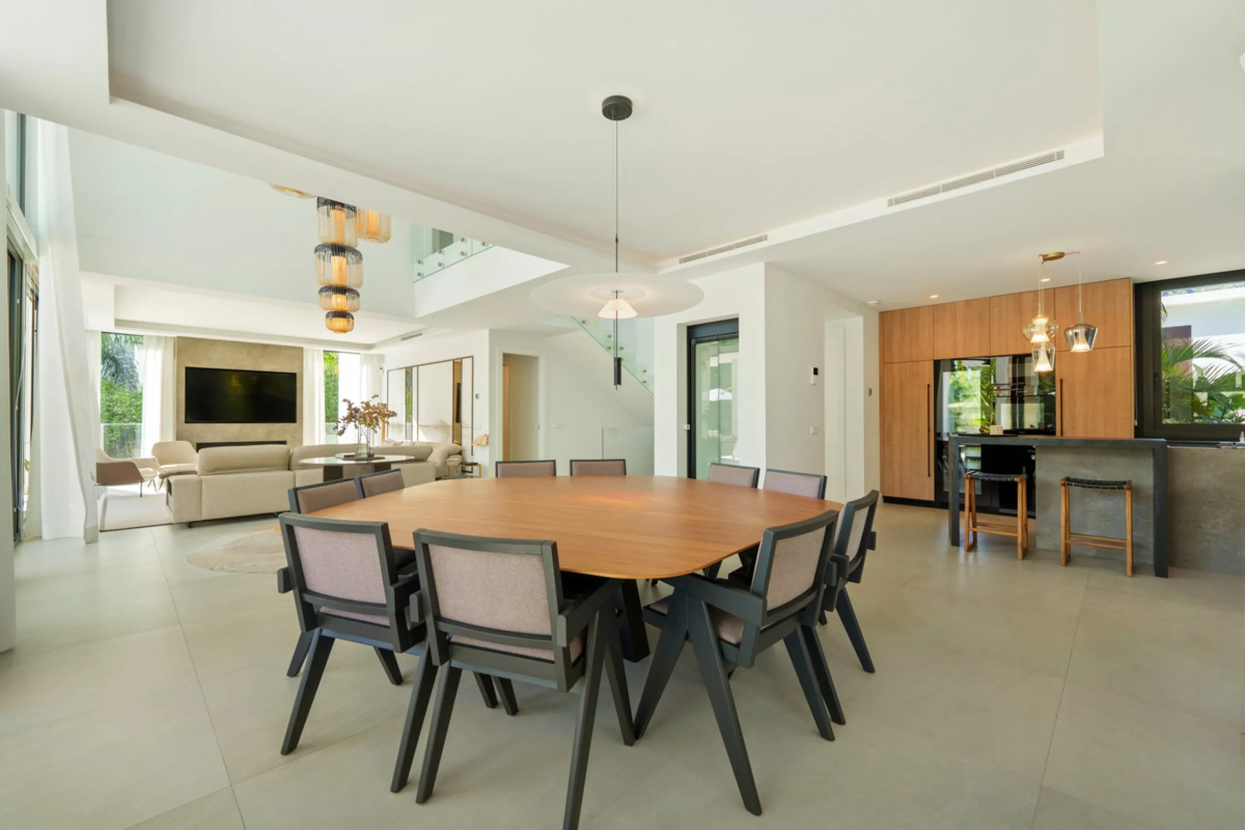 Nestled in the prestigious Altos de Puente Romano on Marbella's Golden Mile, Villa Romano is the epitome of modern Mediterranean luxury. This striking six-bedroom, six-bathroom residence blends sleek contemporary architecture with warm natural tones, crea