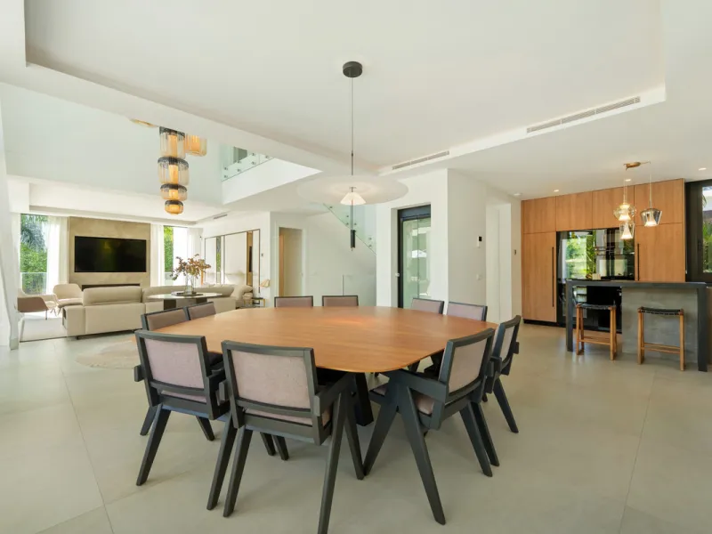 Nestled in the prestigious Altos de Puente Romano on Marbella's Golden Mile, Villa Romano is the epitome of modern Mediterranean luxury. This striking six-bedroom, six-bathroom residence blends sleek contemporary architecture with warm natural tones, crea