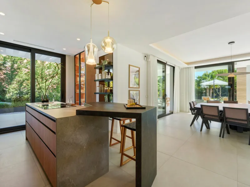 Nestled in the prestigious Altos de Puente Romano on Marbella's Golden Mile, Villa Romano is the epitome of modern Mediterranean luxury. This striking six-bedroom, six-bathroom residence blends sleek contemporary architecture with warm natural tones, crea