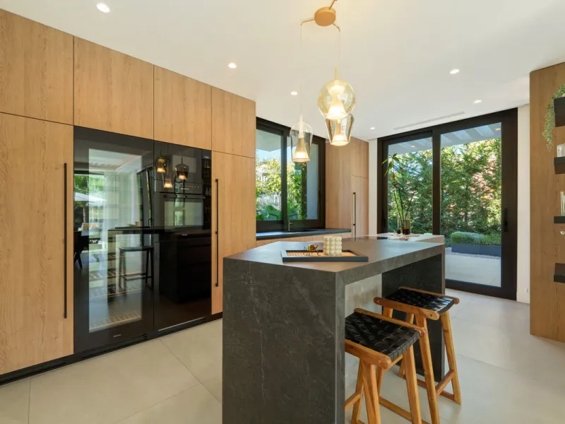 Nestled in the prestigious Altos de Puente Romano on Marbella's Golden Mile, Villa Romano is the epitome of modern Mediterranean luxury. This striking six-bedroom, six-bathroom residence blends sleek contemporary architecture with warm natural tones, crea