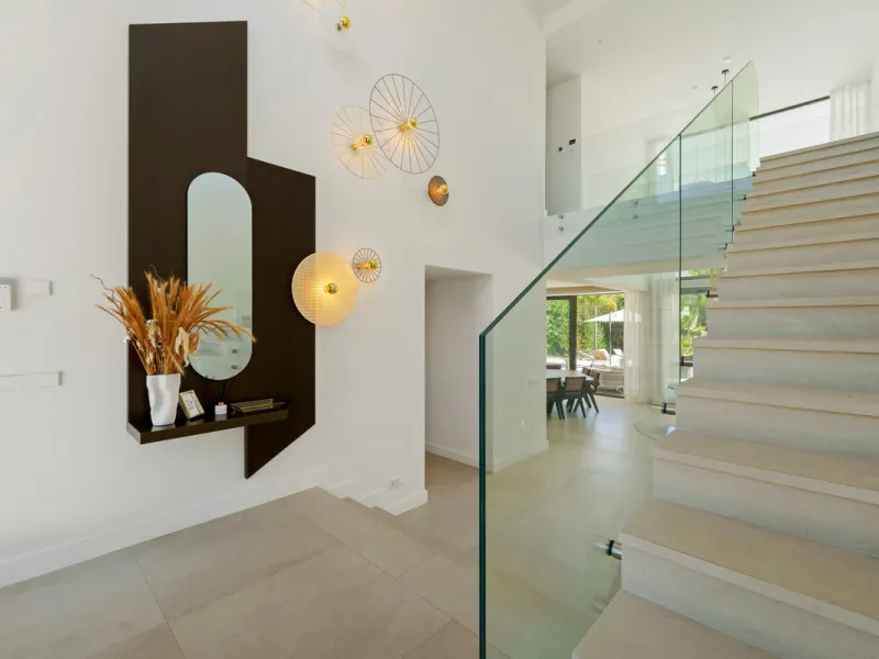 Nestled in the prestigious Altos de Puente Romano on Marbella's Golden Mile, Villa Romano is the epitome of modern Mediterranean luxury. This striking six-bedroom, six-bathroom residence blends sleek contemporary architecture with warm natural tones, crea
