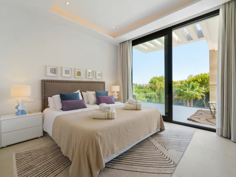 Nestled in the prestigious Altos de Puente Romano on Marbella's Golden Mile, Villa Romano is the epitome of modern Mediterranean luxury. This striking six-bedroom, six-bathroom residence blends sleek contemporary architecture with warm natural tones, crea