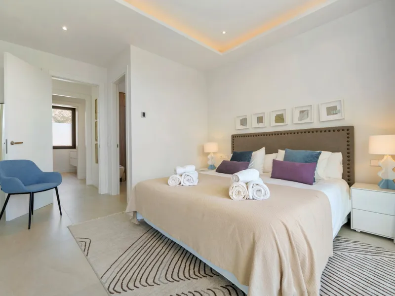 Nestled in the prestigious Altos de Puente Romano on Marbella's Golden Mile, Villa Romano is the epitome of modern Mediterranean luxury. This striking six-bedroom, six-bathroom residence blends sleek contemporary architecture with warm natural tones, crea
