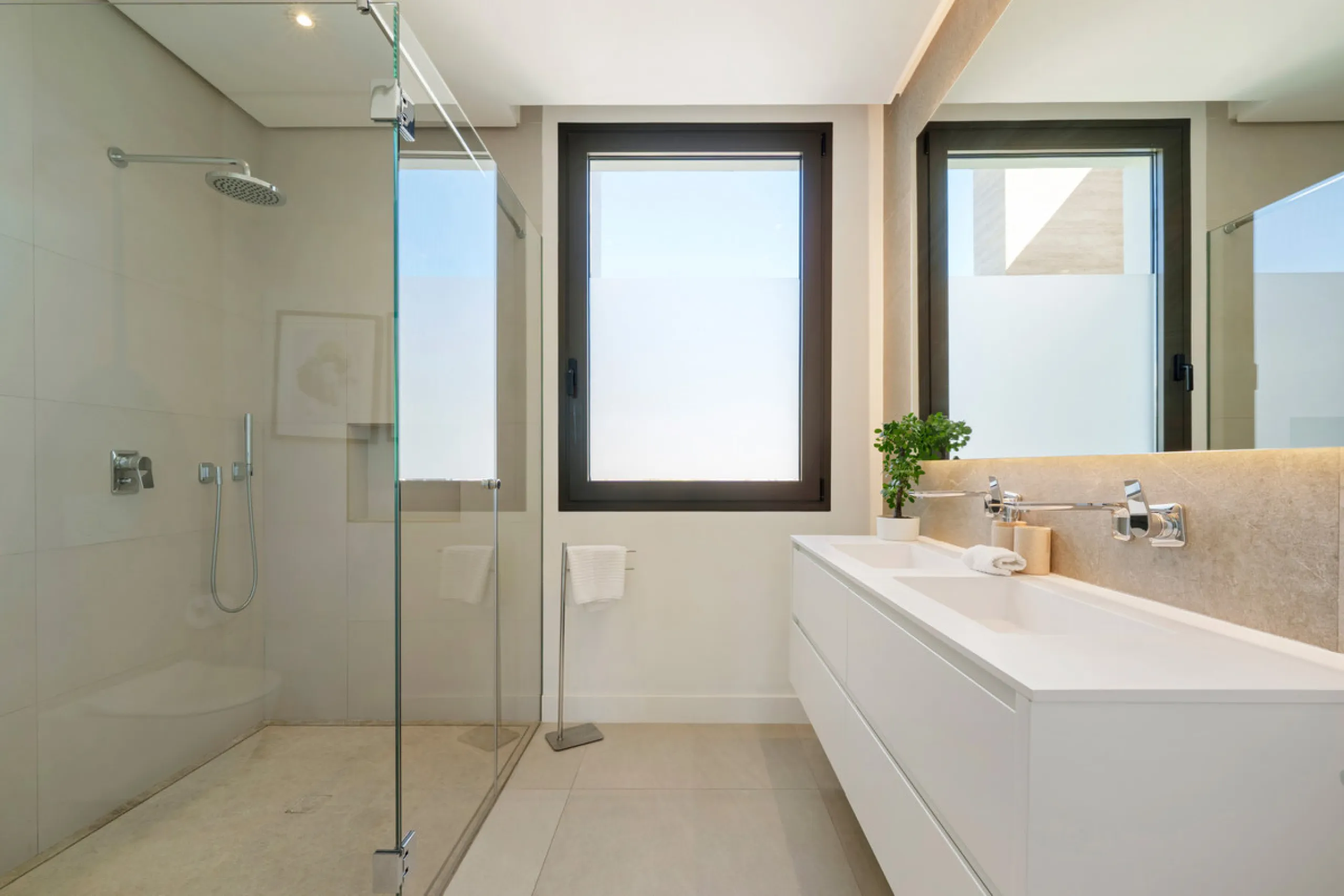Nestled in the prestigious Altos de Puente Romano on Marbella's Golden Mile, Villa Romano is the epitome of modern Mediterranean luxury. This striking six-bedroom, six-bathroom residence blends sleek contemporary architecture with warm natural tones, crea