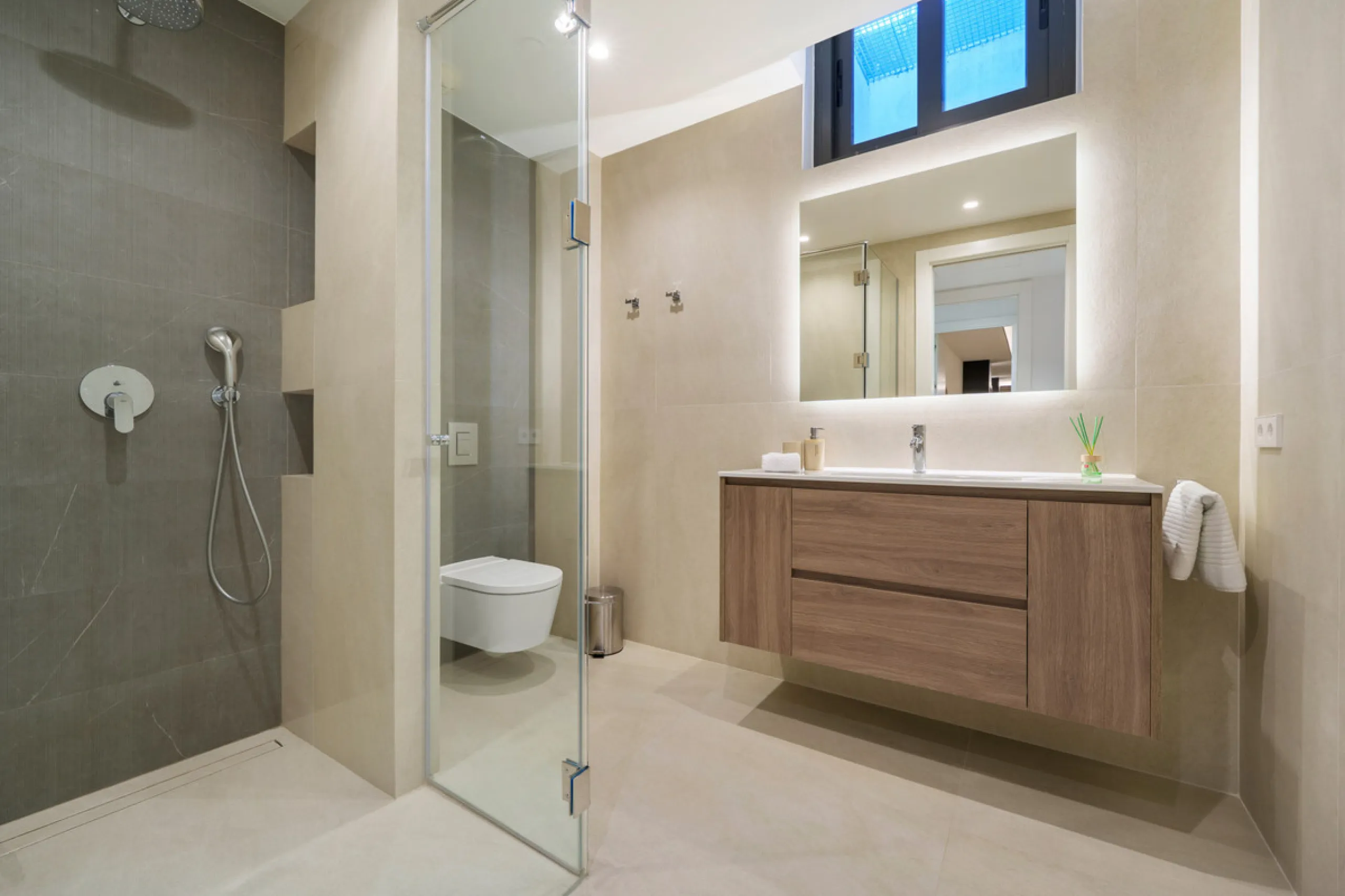 Nestled in the prestigious Altos de Puente Romano on Marbella's Golden Mile, Villa Romano is the epitome of modern Mediterranean luxury. This striking six-bedroom, six-bathroom residence blends sleek contemporary architecture with warm natural tones, crea
