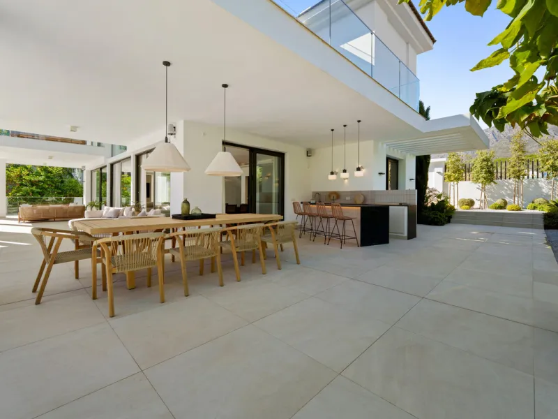 Nestled in the prestigious Altos de Puente Romano on Marbella's Golden Mile, Villa Romano is the epitome of modern Mediterranean luxury. This striking six-bedroom, six-bathroom residence blends sleek contemporary architecture with warm natural tones, crea