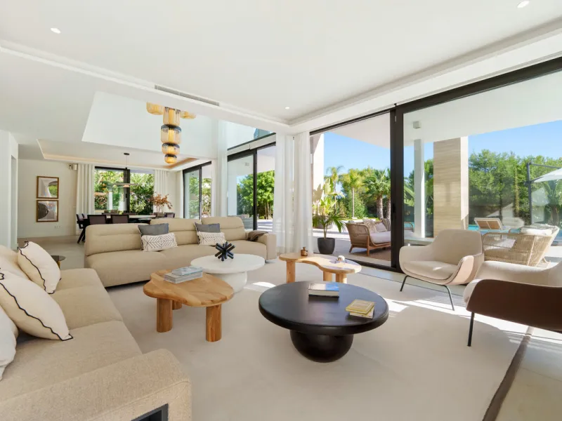 Nestled in the prestigious Altos de Puente Romano on Marbella's Golden Mile, Villa Romano is the epitome of modern Mediterranean luxury. This striking six-bedroom, six-bathroom residence blends sleek contemporary architecture with warm natural tones, crea