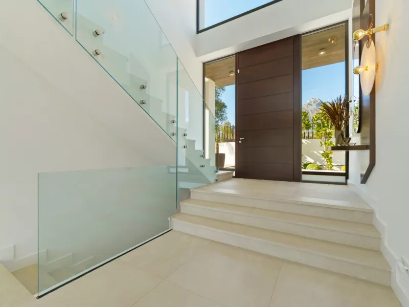 Nestled in the prestigious Altos de Puente Romano on Marbella's Golden Mile, Villa Romano is the epitome of modern Mediterranean luxury. This striking six-bedroom, six-bathroom residence blends sleek contemporary architecture with warm natural tones, crea
