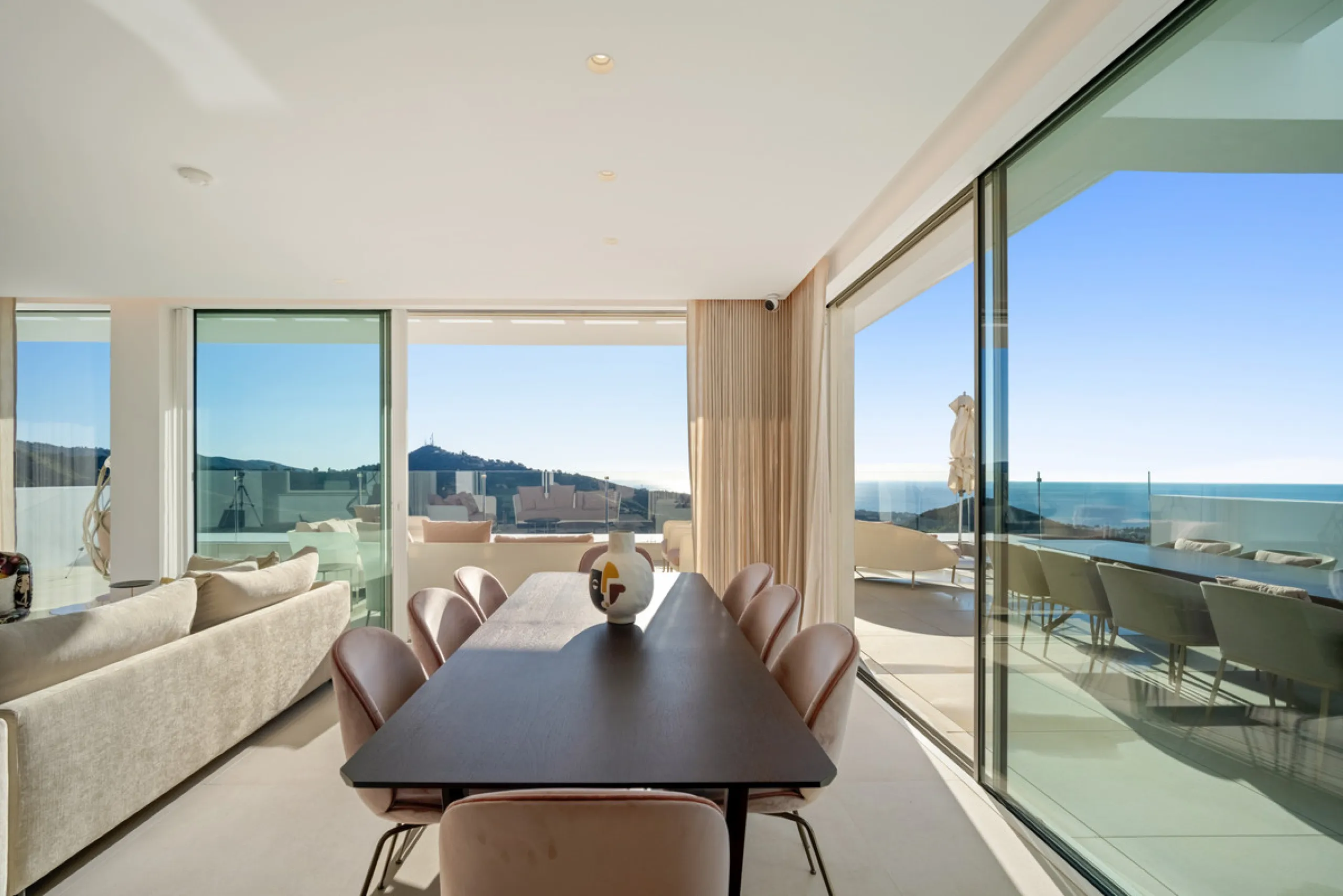 This exceptional duplex penthouse occupies one of the best positions within the exclusive Palo Alto community in Ojén, offering unobstructed panoramic sea views across the Mediterranean coastline.