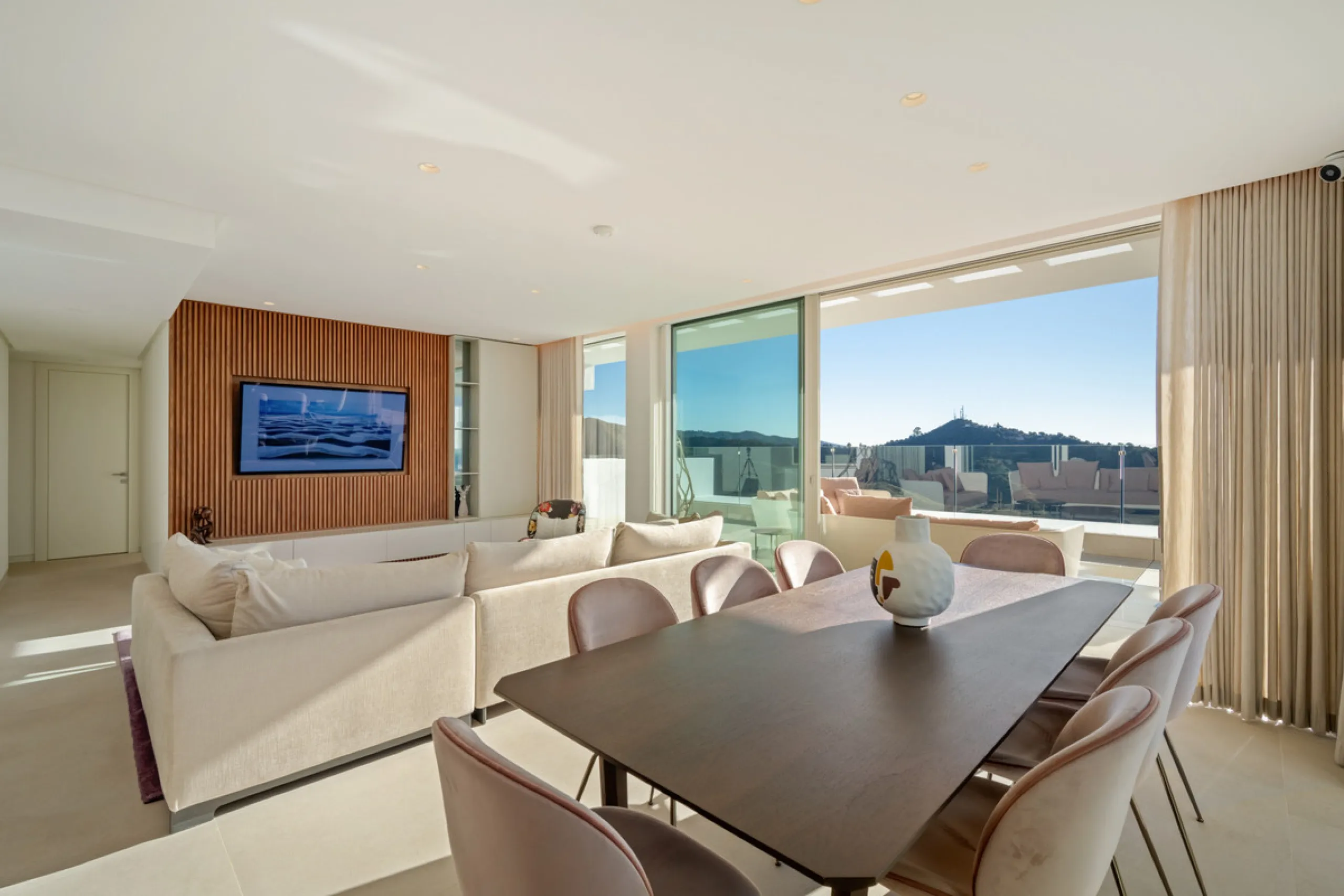 This exceptional duplex penthouse occupies one of the best positions within the exclusive Palo Alto community in Ojén, offering unobstructed panoramic sea views across the Mediterranean coastline.
