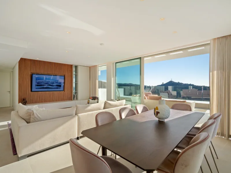 This exceptional duplex penthouse occupies one of the best positions within the exclusive Palo Alto community in Ojén, offering unobstructed panoramic sea views across the Mediterranean coastline.