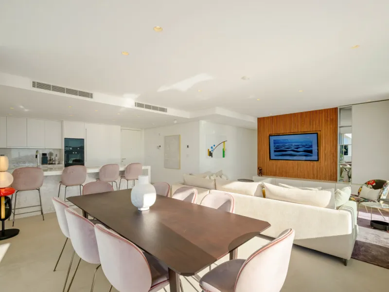 This exceptional duplex penthouse occupies one of the best positions within the exclusive Palo Alto community in Ojén, offering unobstructed panoramic sea views across the Mediterranean coastline.