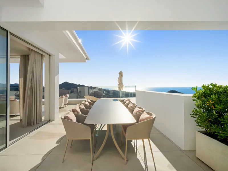 This exceptional duplex penthouse occupies one of the best positions within the exclusive Palo Alto community in Ojén, offering unobstructed panoramic sea views across the Mediterranean coastline.