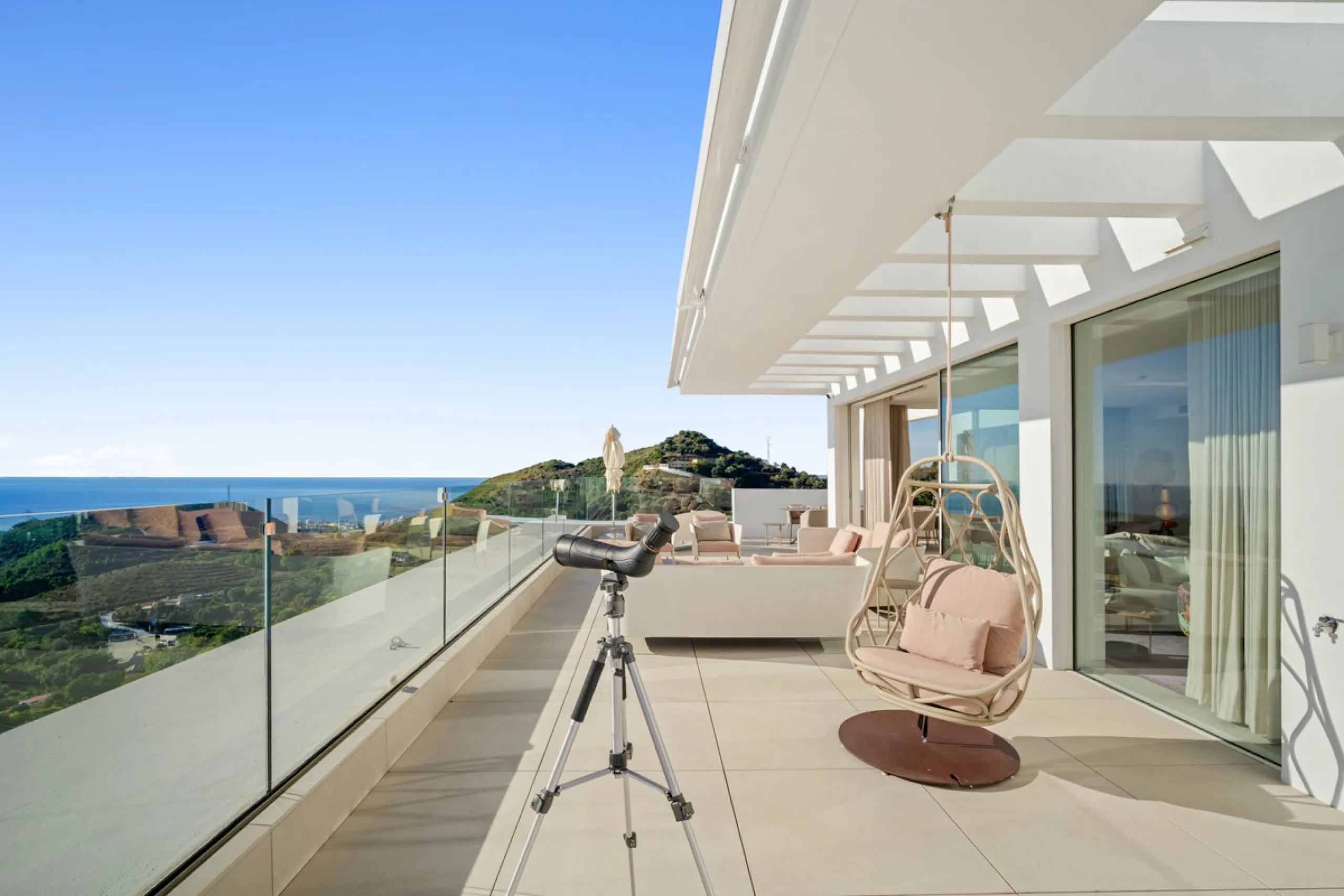This exceptional duplex penthouse occupies one of the best positions within the exclusive Palo Alto community in Ojén, offering unobstructed panoramic sea views across the Mediterranean coastline.