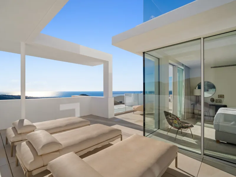 This exceptional duplex penthouse occupies one of the best positions within the exclusive Palo Alto community in Ojén, offering unobstructed panoramic sea views across the Mediterranean coastline.