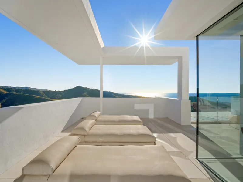 This exceptional duplex penthouse occupies one of the best positions within the exclusive Palo Alto community in Ojén, offering unobstructed panoramic sea views across the Mediterranean coastline.