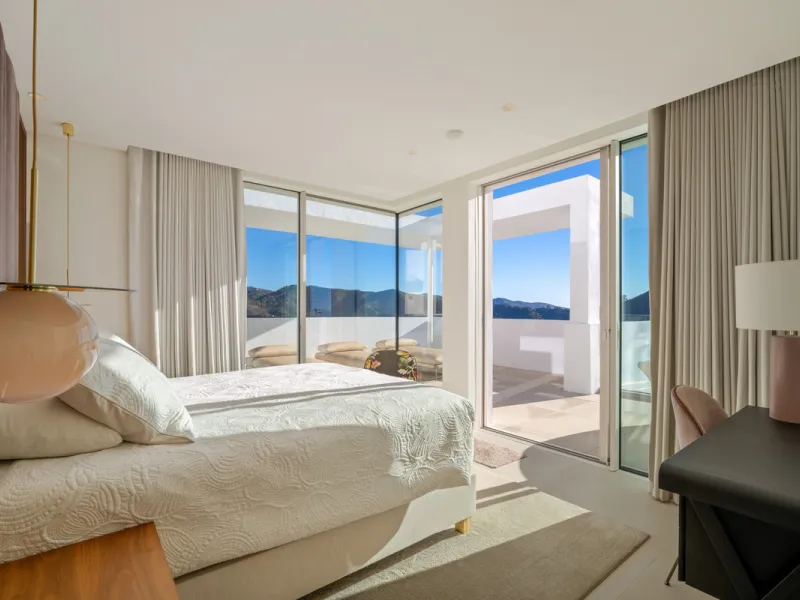 This exceptional duplex penthouse occupies one of the best positions within the exclusive Palo Alto community in Ojén, offering unobstructed panoramic sea views across the Mediterranean coastline.