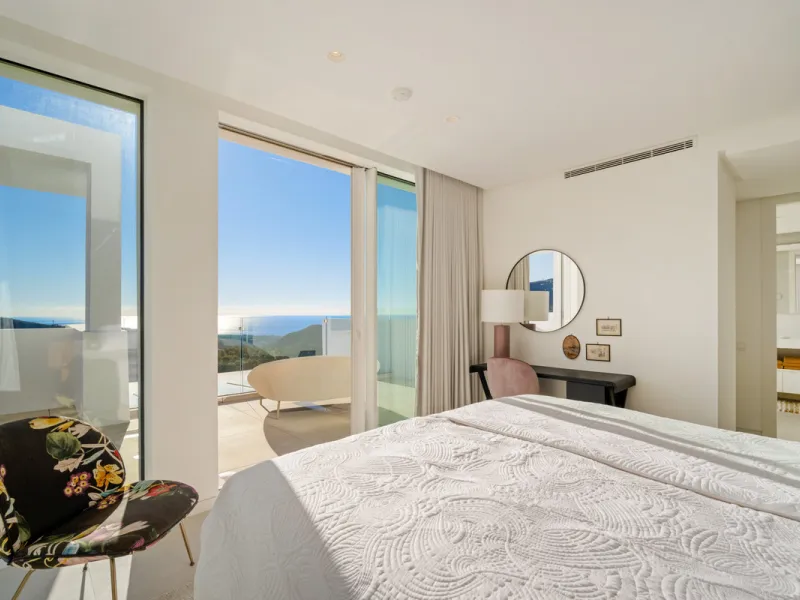 This exceptional duplex penthouse occupies one of the best positions within the exclusive Palo Alto community in Ojén, offering unobstructed panoramic sea views across the Mediterranean coastline.