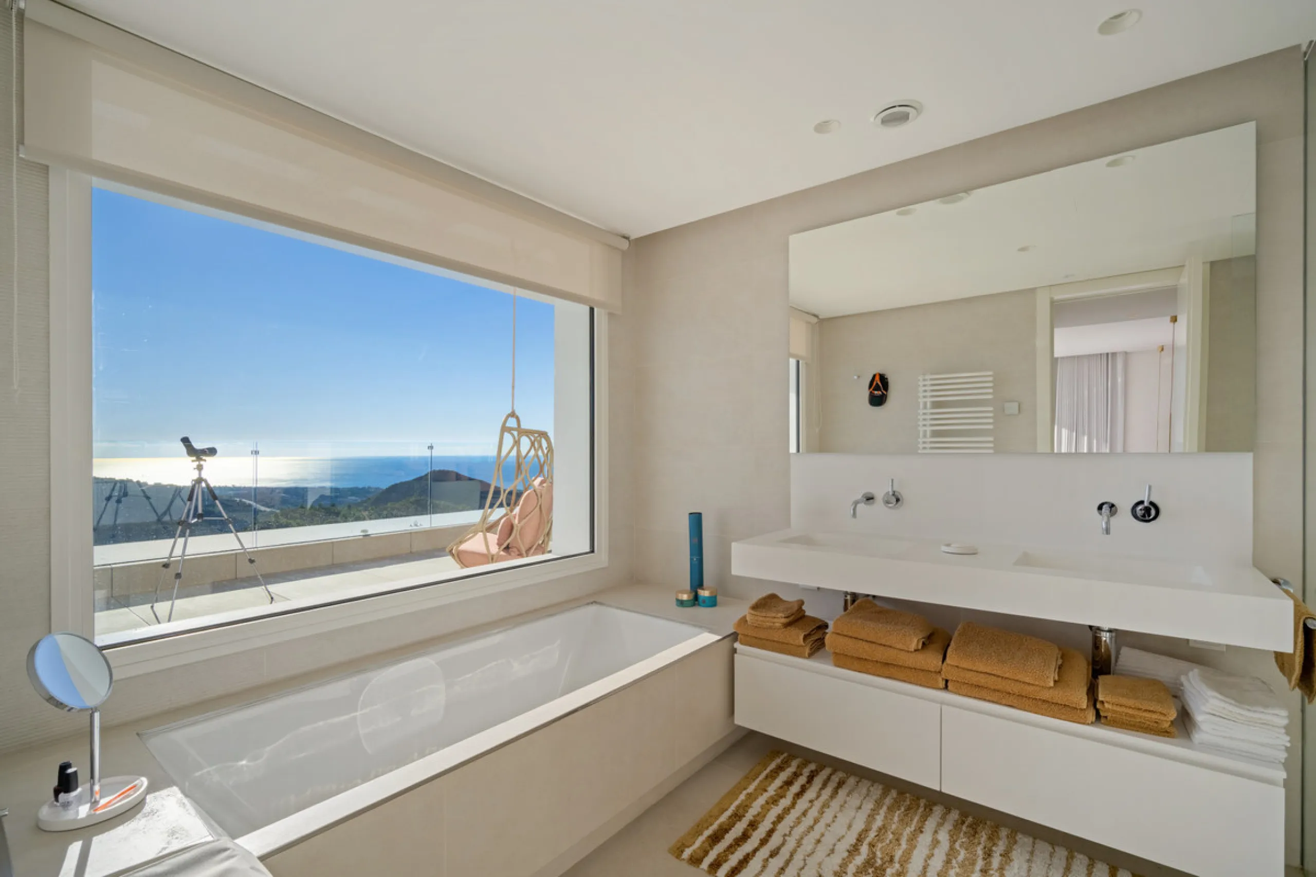 This exceptional duplex penthouse occupies one of the best positions within the exclusive Palo Alto community in Ojén, offering unobstructed panoramic sea views across the Mediterranean coastline.