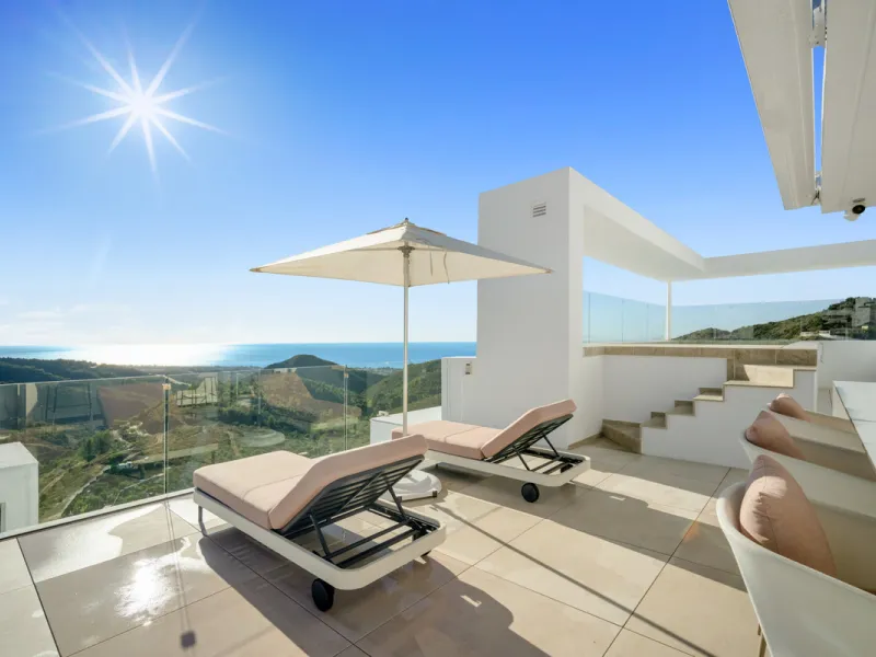 This exceptional duplex penthouse occupies one of the best positions within the exclusive Palo Alto community in Ojén, offering unobstructed panoramic sea views across the Mediterranean coastline.